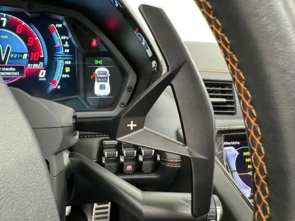 Lamborghini Aventador S 32
