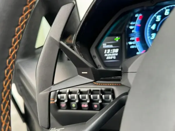Lamborghini Aventador S 29