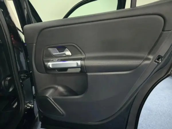 Mercedes-Benz EQB 250 Progressive 29