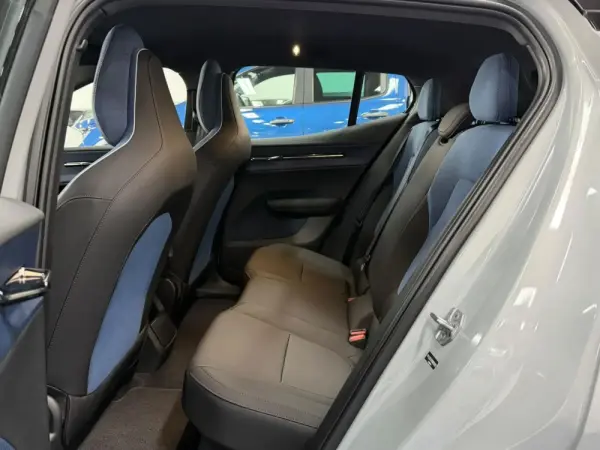 Volvo EX30 Single Motor Extended Range RWD Plus 41