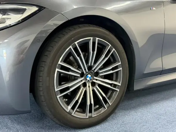 BMW 320 d Pack M Auto 5