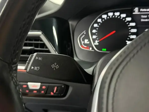 BMW 320 d Pack M Auto 11