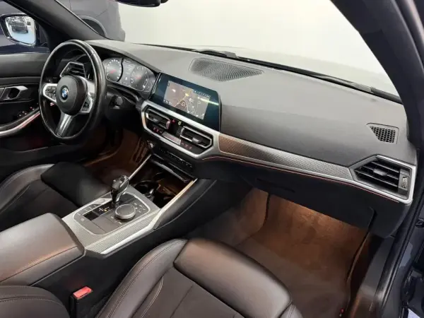BMW 320 d Pack M Auto 12