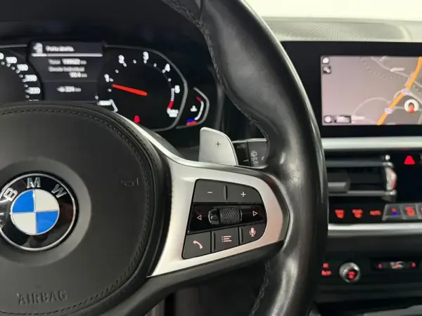 BMW 320 d Pack M Auto 10