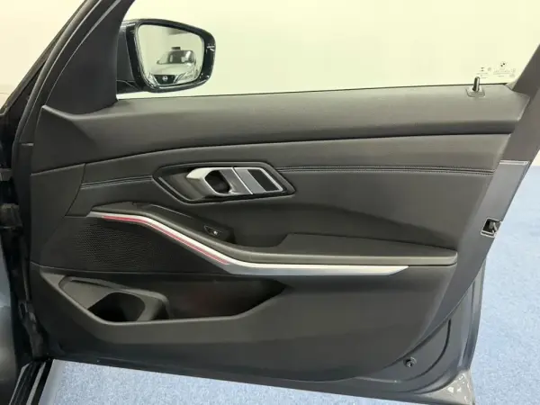 BMW 320 d Pack M Auto 35