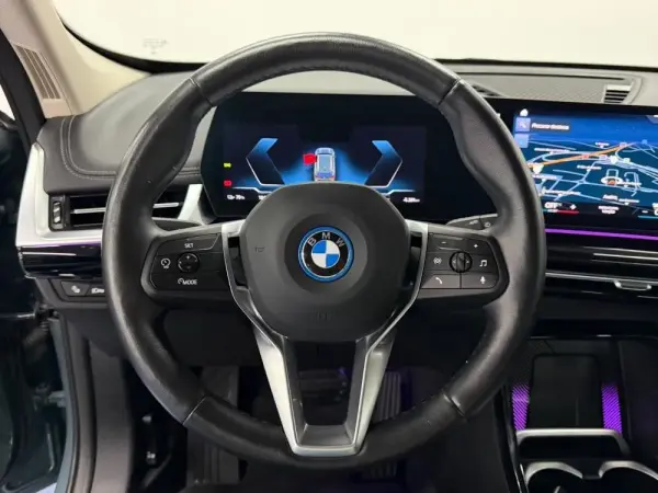BMW iX1 xDrive30 8