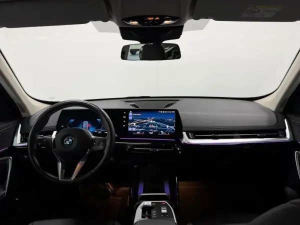 BMW iX1 xDrive30 12