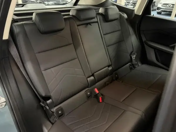 BMW iX1 xDrive30 33