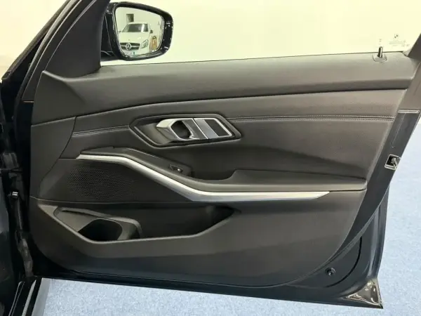 BMW 330 e Aut. M Sport 28