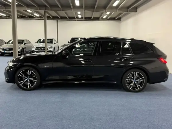 BMW 330 e Aut. M Sport 45