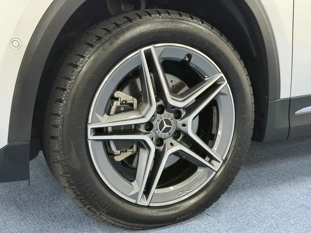 Mercedes-Benz GLA 250 e AMG Line 5