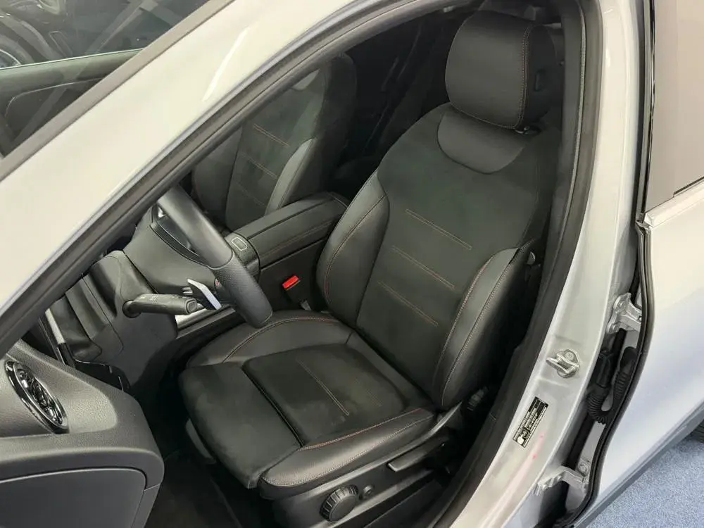 Mercedes-Benz GLA 250 e AMG Line 6