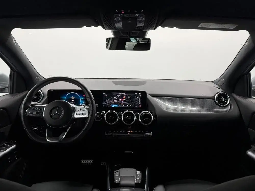Mercedes-Benz GLA 250 e AMG Line 12