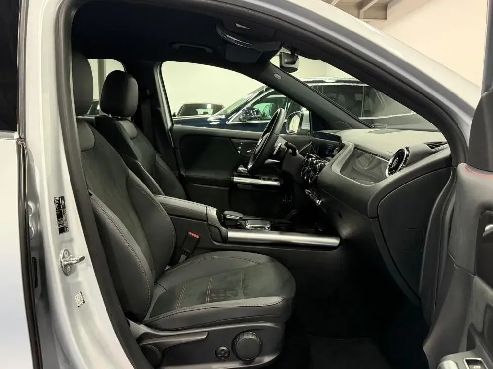 Mercedes-Benz GLA 250 e AMG Line 32