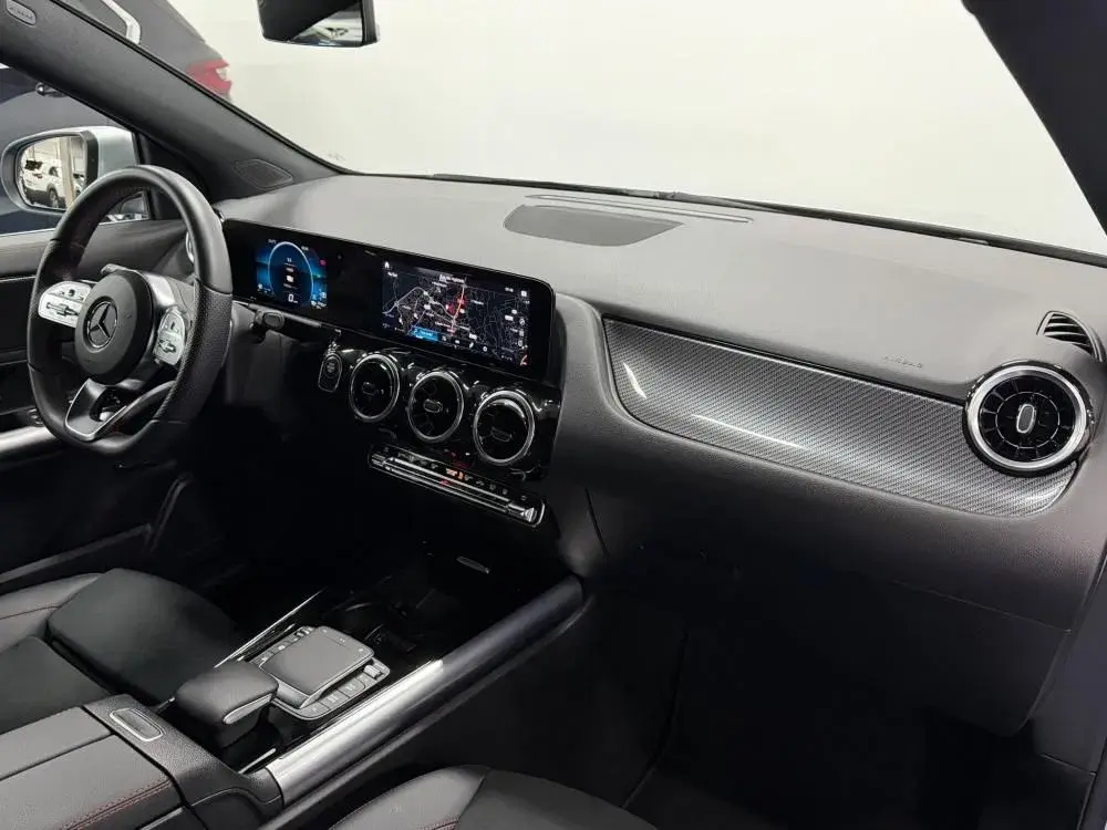 Mercedes-Benz GLA 250 e AMG Line 31