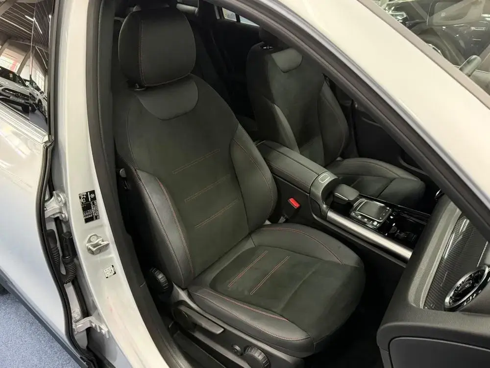 Mercedes-Benz GLA 250 e AMG Line 33