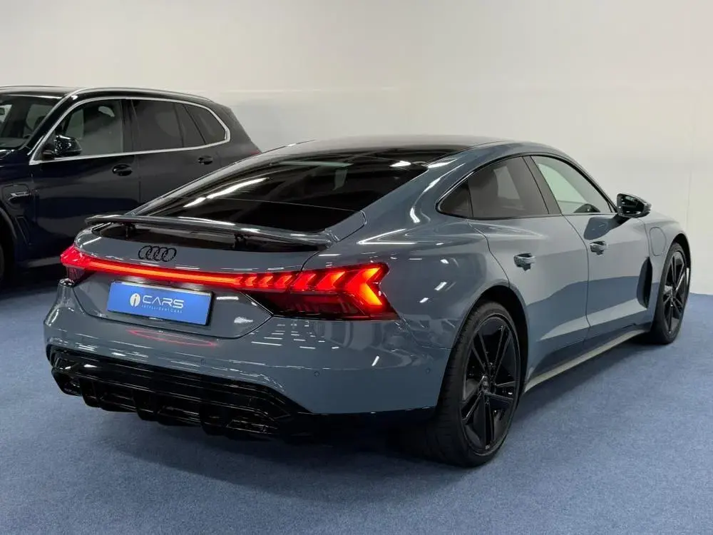 Audi e-tron GT quattro 3
