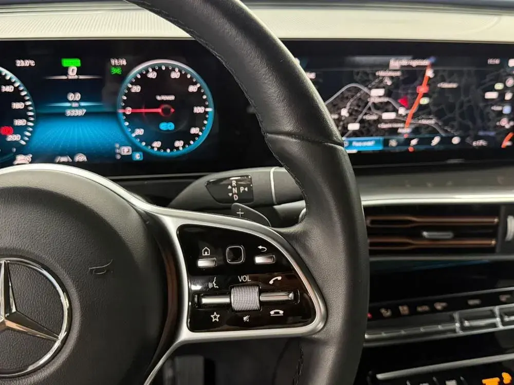 Mercedes-Benz EQC 400 4Matic 8
