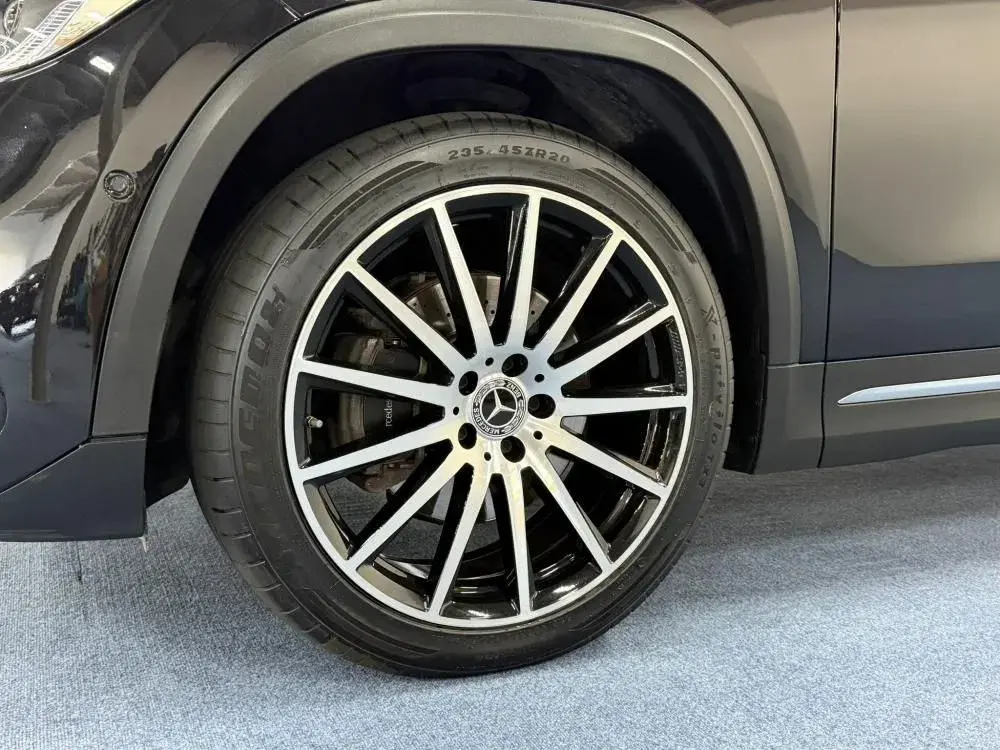 Mercedes-Benz GLA 250 e AMG Line 6