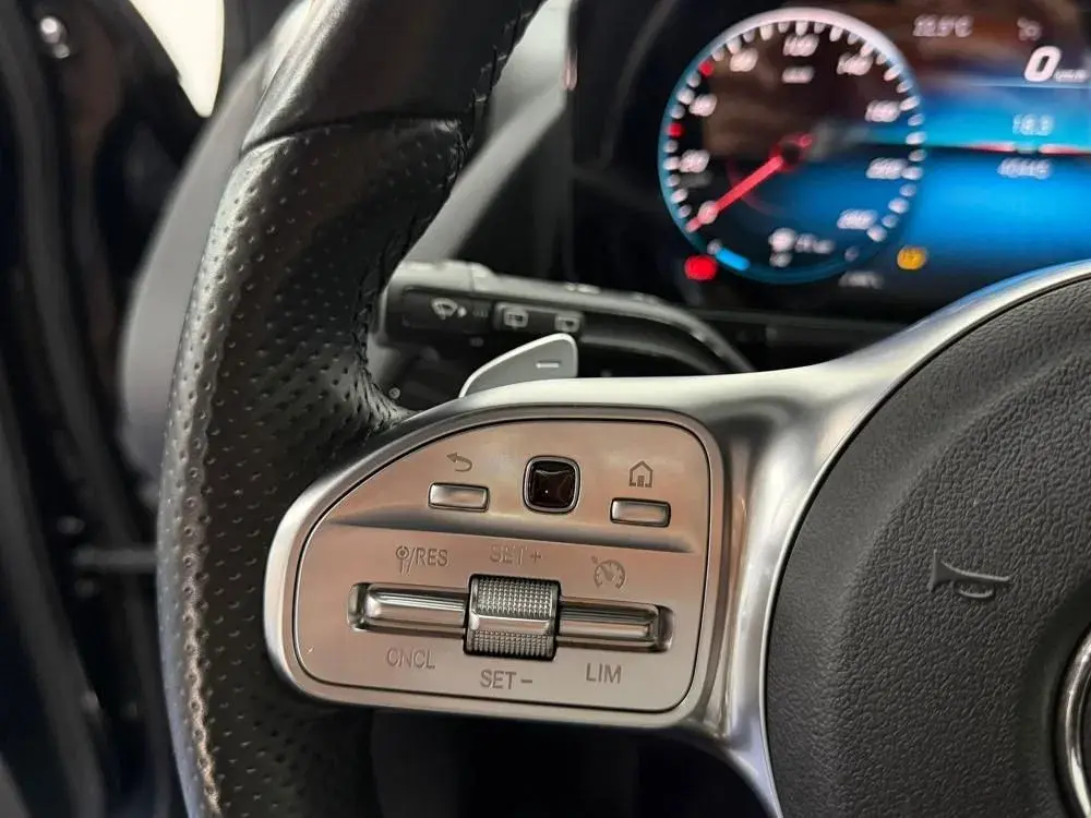 Mercedes-Benz GLA 250 e AMG Line 10