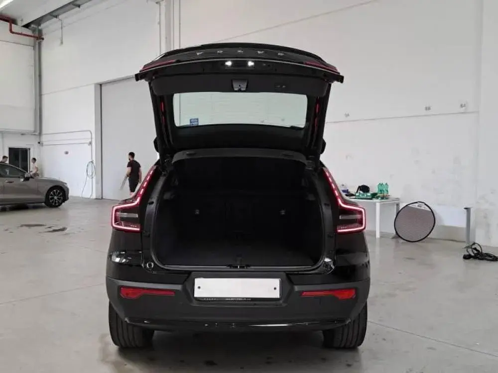 Volvo C40 Recharge Plus 6