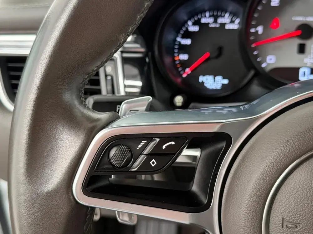 Porsche Macan S 9