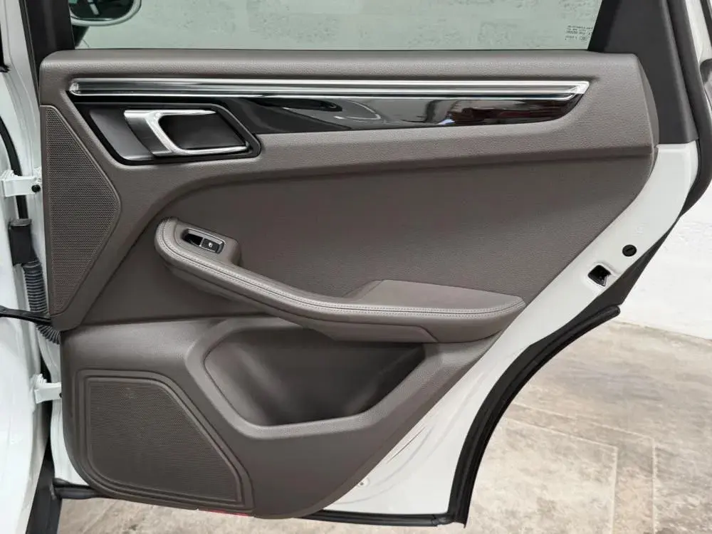 Porsche Macan S 26