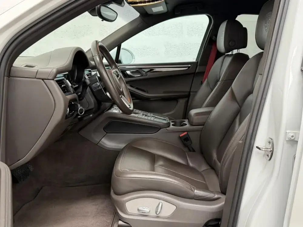 Porsche Macan S 32
