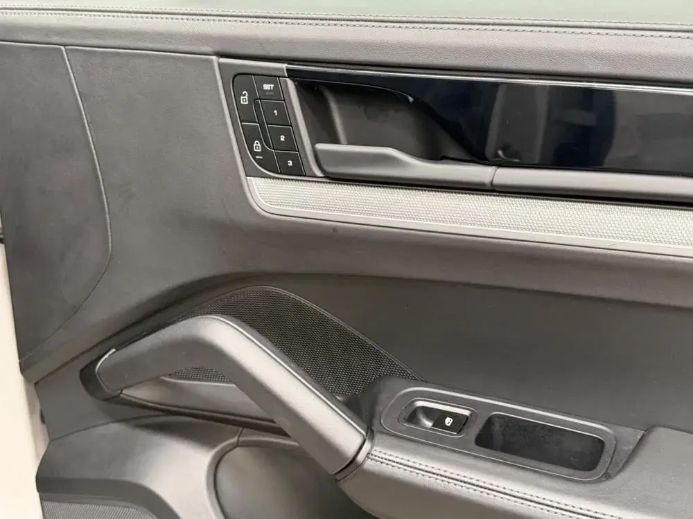 Porsche Cayenne E-Hybrid 35