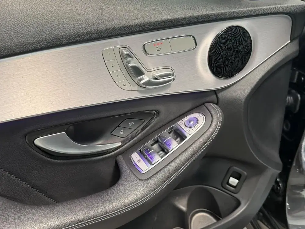 Mercedes-Benz C 300 de AMG Line 12