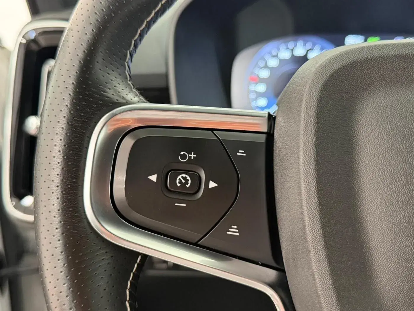 Volvo XC 40 1.5 T4 PHEV R-Design 9