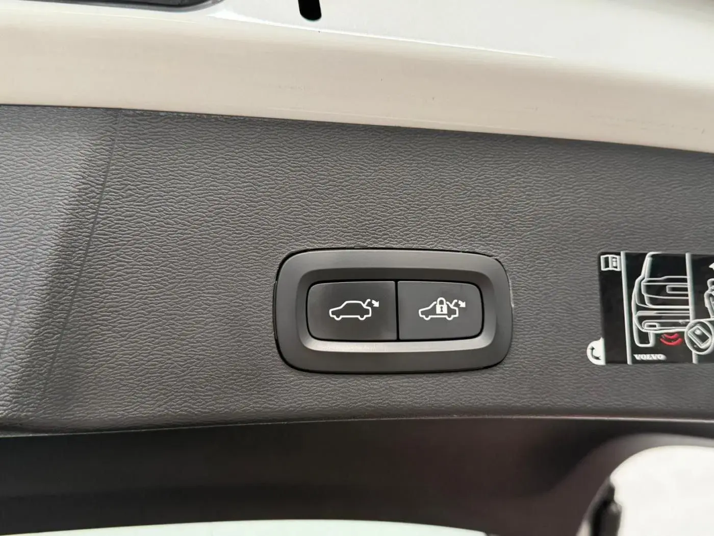 Volvo XC 40 1.5 T4 PHEV R-Design 36