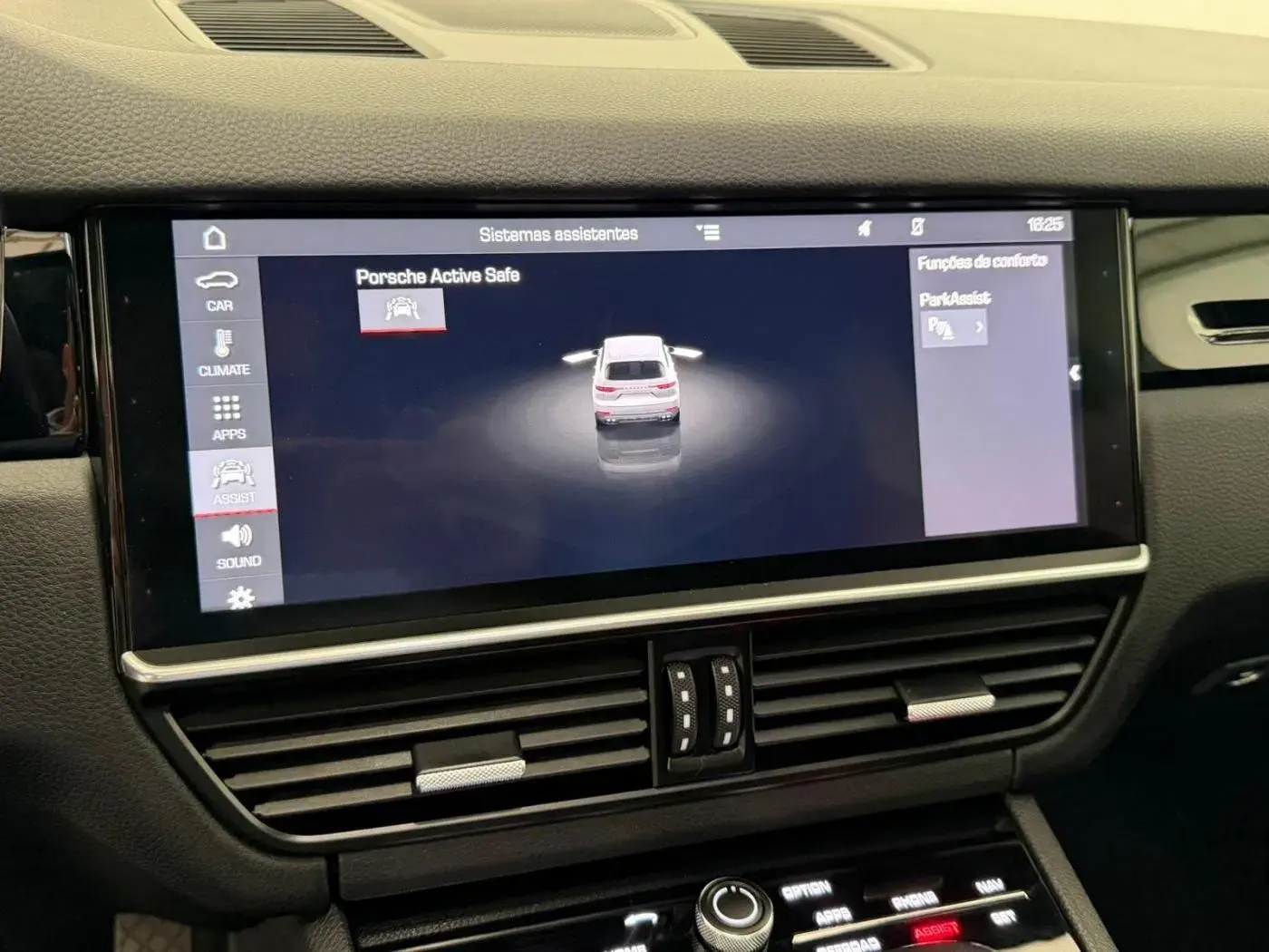 Porsche Cayenne Electric 21