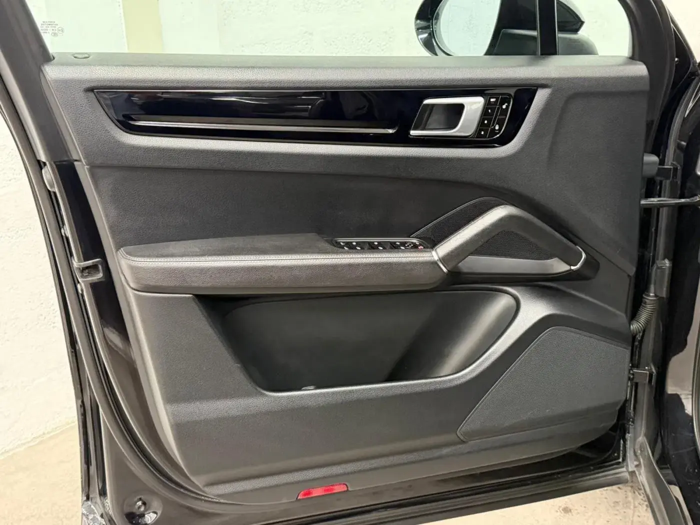 Porsche Cayenne Electric 26