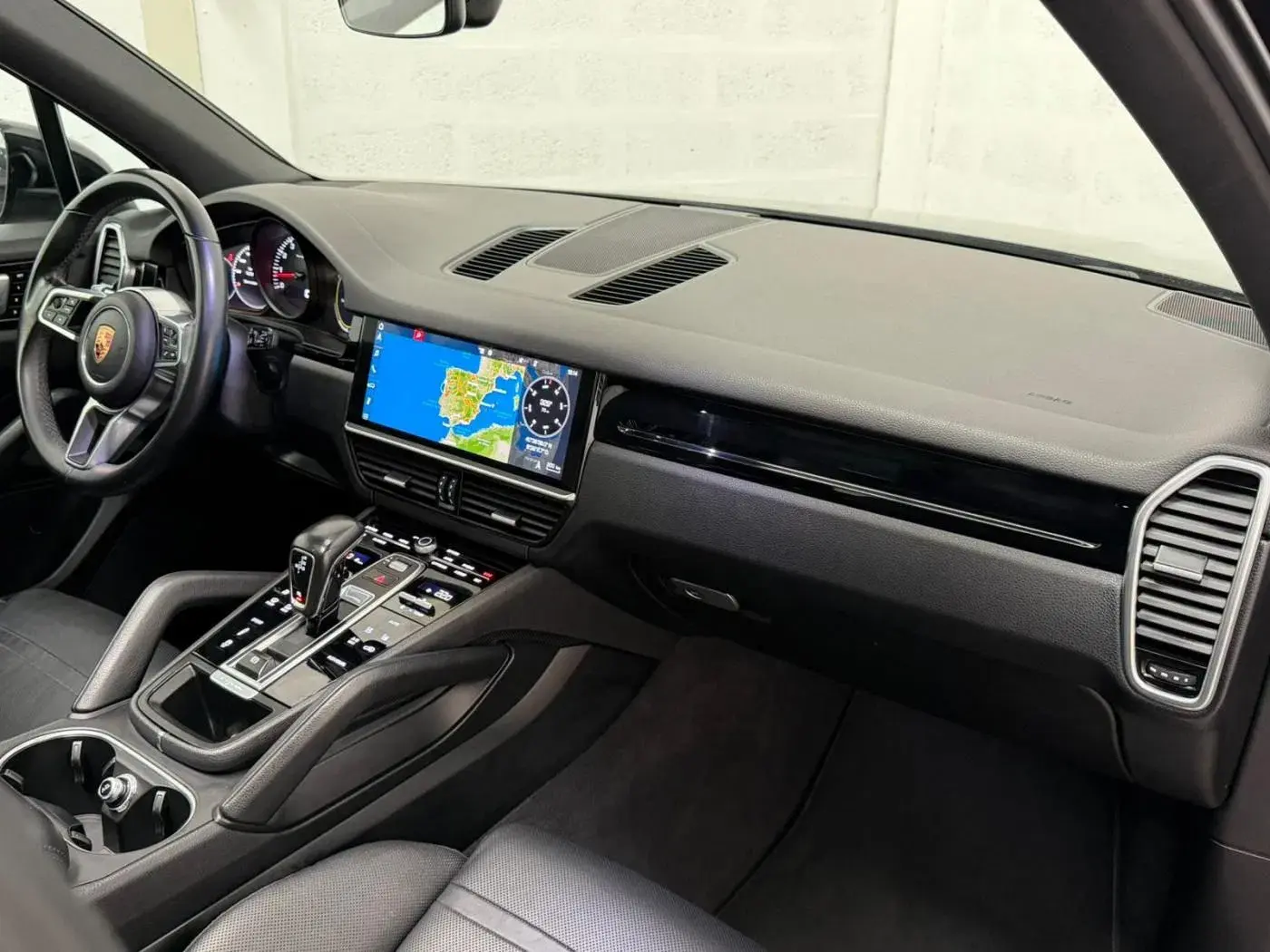 Porsche Cayenne Electric 28