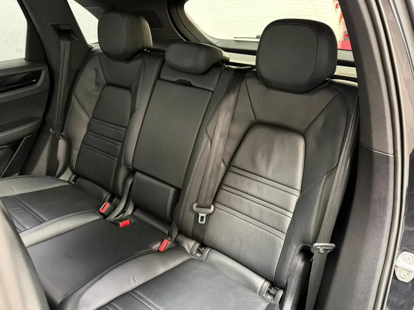 Porsche Cayenne Electric 35