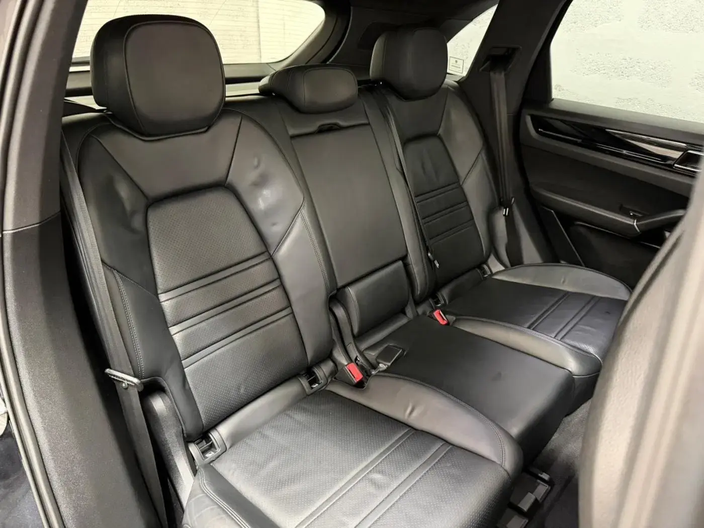 Porsche Cayenne Electric 38