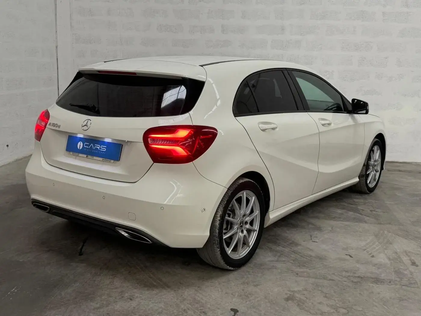 Mercedes-Benz A 180 d 7G-DCT Urban 3