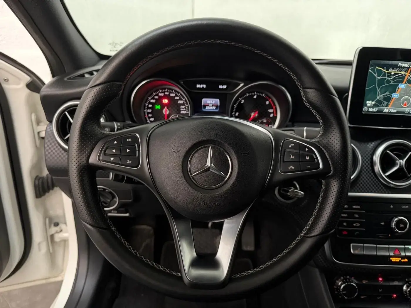 Mercedes-Benz A 180 d 7G-DCT Urban 6