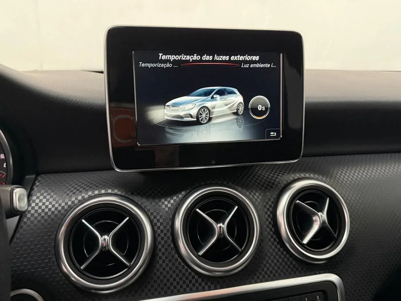 Mercedes-Benz A 180 d 7G-DCT Urban 18