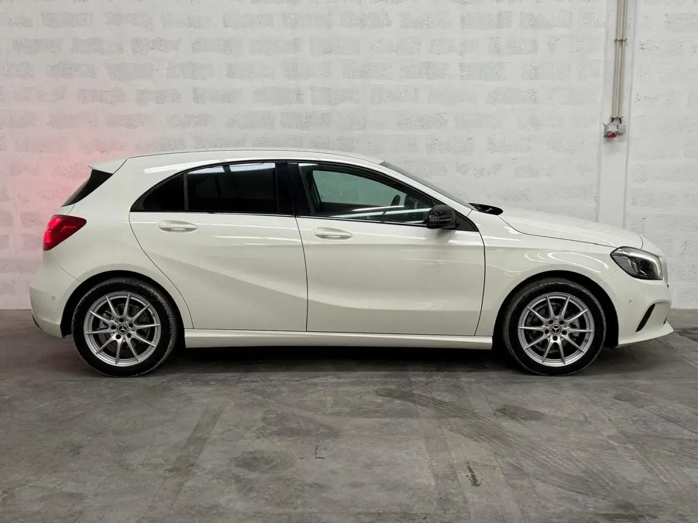 Mercedes-Benz A 180 d 7G-DCT Urban 23