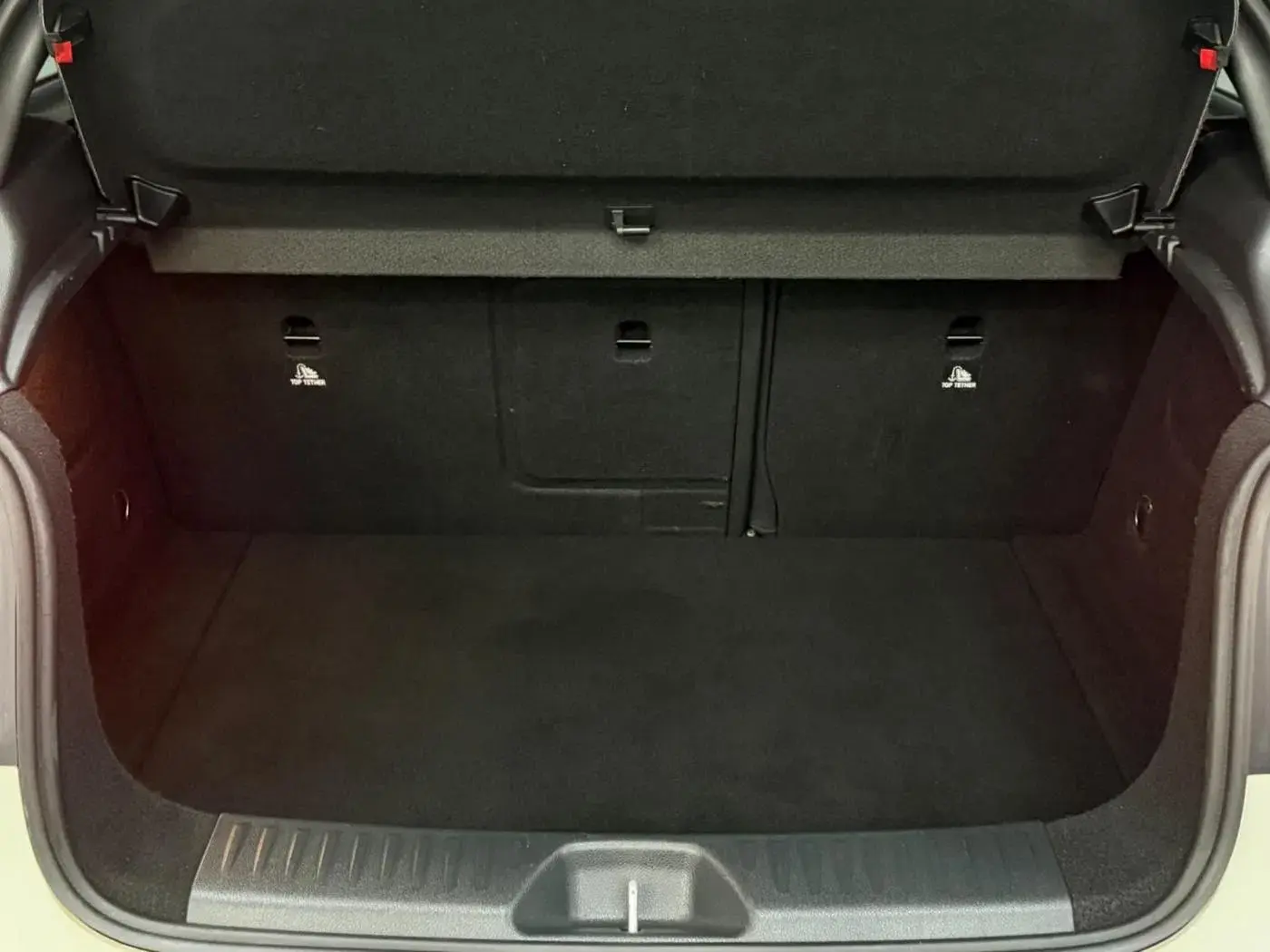 Mercedes-Benz A 180 d 7G-DCT Urban 33
