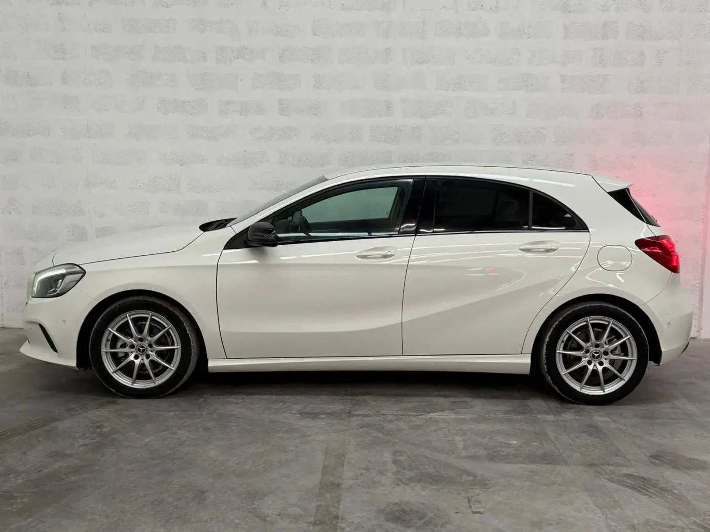 Mercedes-Benz A 180 d 7G-DCT Urban 41