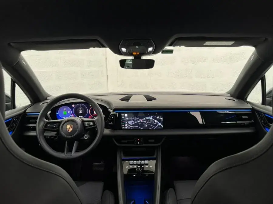 Porsche Macan Electric 4 12