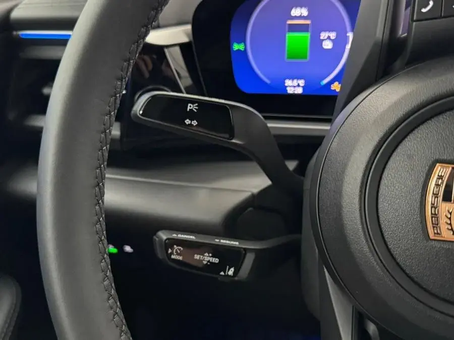 Porsche Macan Electric 4 19