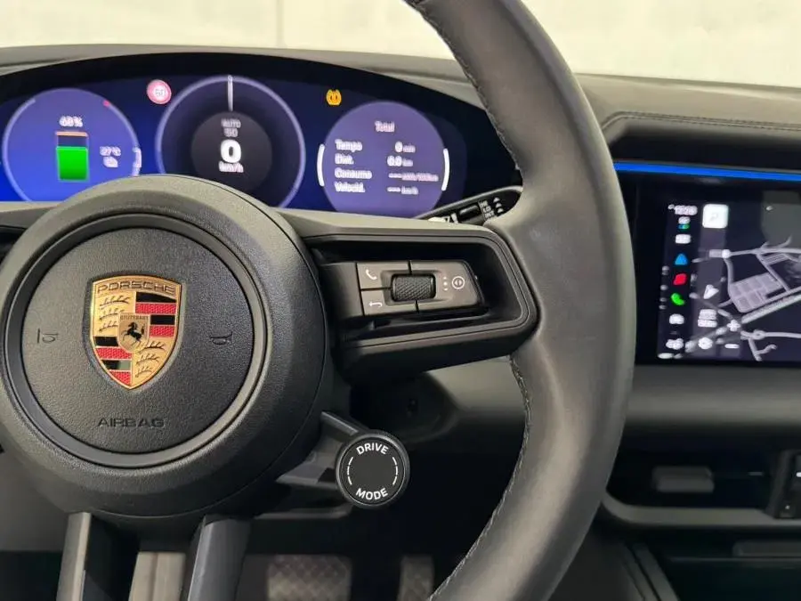Porsche Macan Electric 4 18