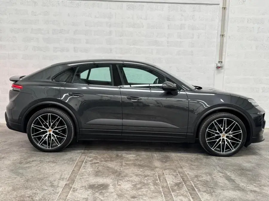 Porsche Macan Electric 4 23