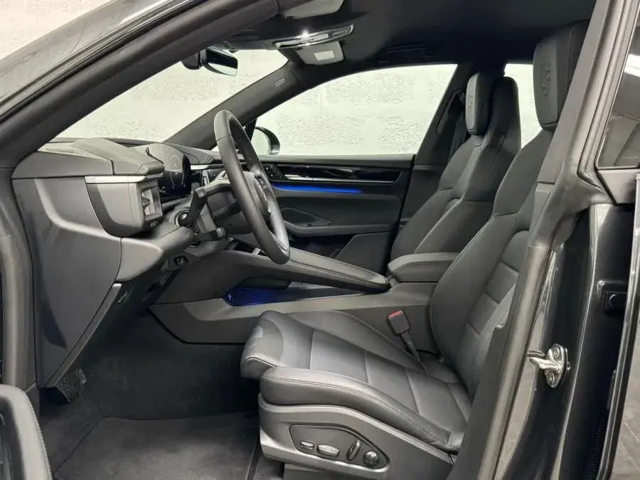 Porsche Macan Electric 4 34