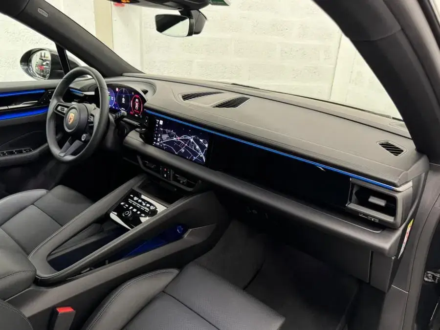 Porsche Macan Electric 4 39