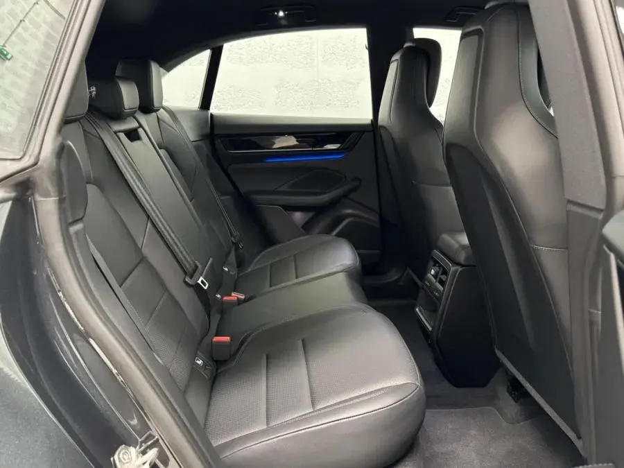 Porsche Macan Electric 4 46